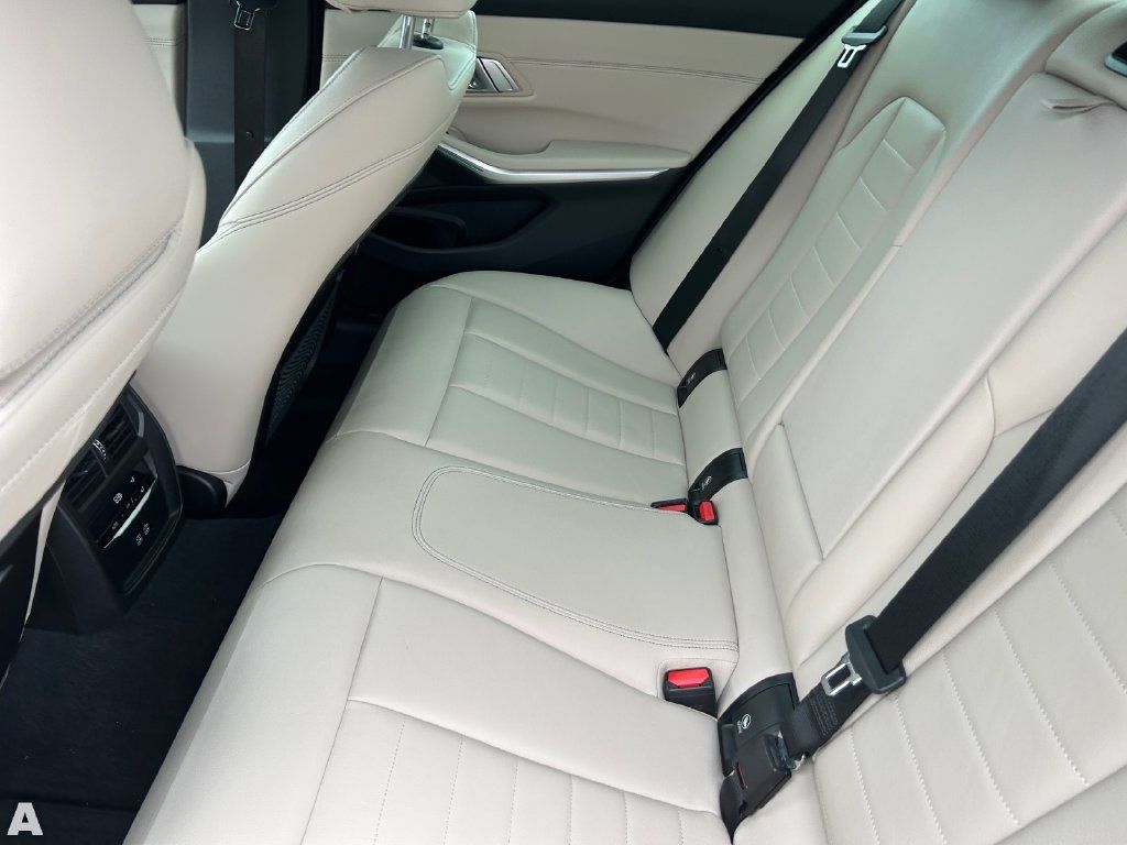Used 2022 BMW 330i Sedan w/ Driving Assistance Package RWD image 17