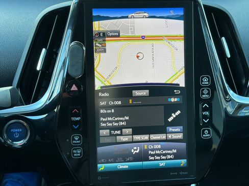 Used 2017 Toyota Prius Prime Premium image 25