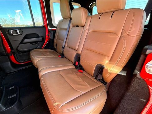 Used 2020 Jeep Wrangler Unlimited Sahara image 21