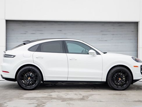 Certified 2024 Porsche Cayenne Coupe image 8