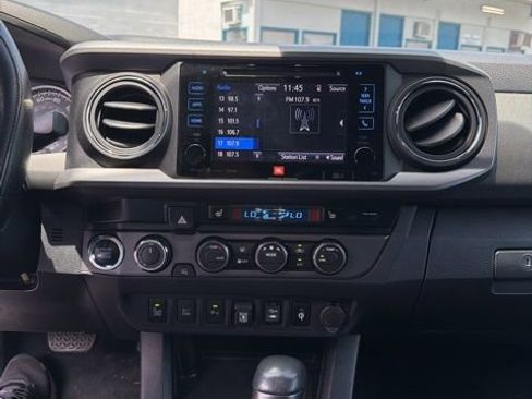 Used 2019 Toyota Tacoma SR image 9
