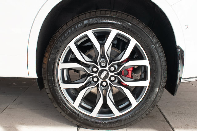 Used 2025 Cadillac XT6 Sport w/ Technology Package AWD/4WD image 9