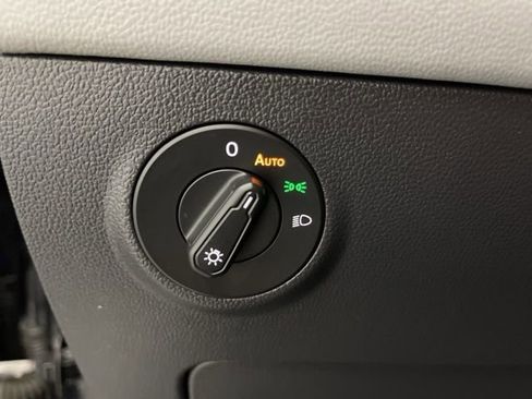 Certified 2023 Volkswagen Taos SEL AWD/4WD image 20