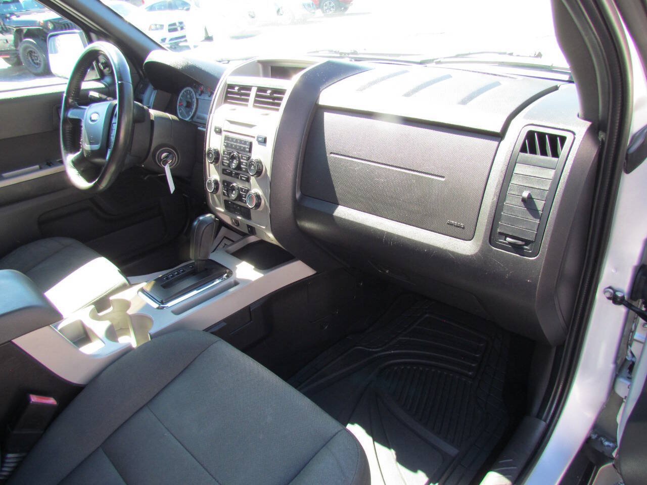 Used 2010 Ford Escape XLT FWD image 17