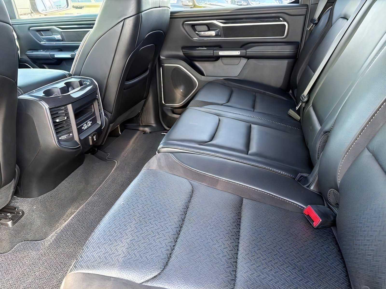 Used 2022 RAM 1500 Laramie w/ Sport Appearance Package AWD/4WD image 14