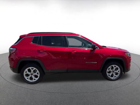 Used 2025 Jeep Compass Latitude AWD/4WD image 16