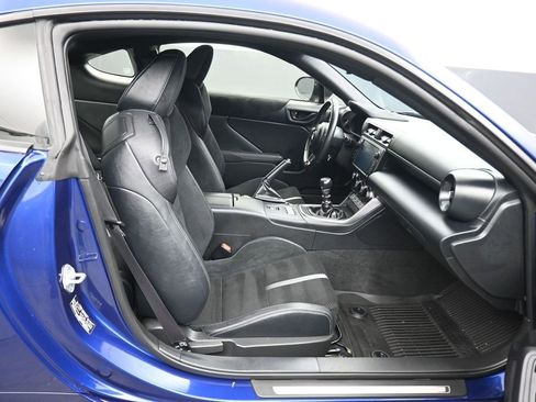 Used 2024 Toyota GR86 Premium RWD image 30