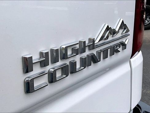 Used 2022 Chevrolet Silverado 1500 High Country w/ Z71 Off-Road Package image 8