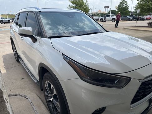 Used 2021 Toyota Highlander XLE FWD image 26