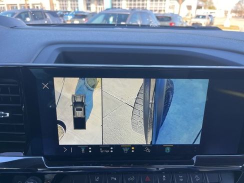 Used 2024 Chevrolet Silverado 2500 ZR2 w/ Technology Package image 33