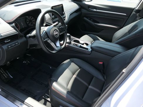 Used 2025 Nissan Altima 2.5 SR FWD image 12