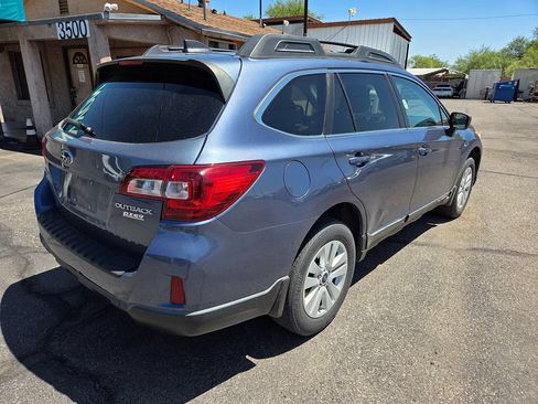 Used 2017 Subaru Outback 2.5i Premium w/ Popular Package #2 AWD/4WD image 3
