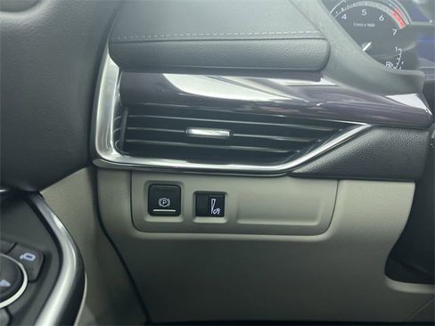 Certified 2022 Cadillac XT4 Luxury image 18