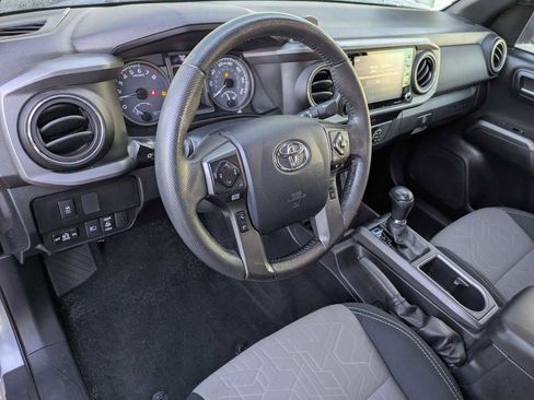 Used 2020 Toyota Tacoma TRD Off-Road image 2