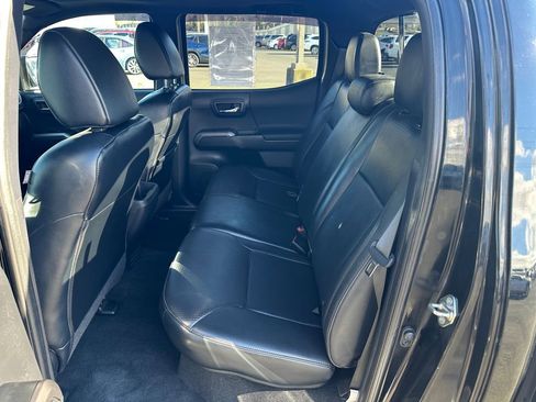 Used 2019 Toyota Tacoma TRD Off-Road image 14