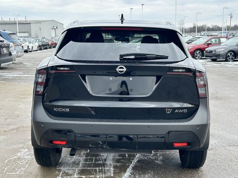 Used 2025 Nissan Kicks SV image 6