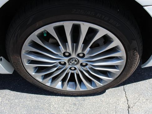 Used 2016 Toyota Avalon Limited w/ Toyota Safety Sense Package image 16