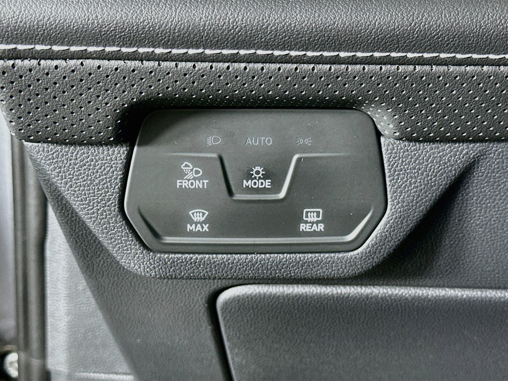 Used 2026 Volkswagen Atlas Cross Sport SE FWD image 17