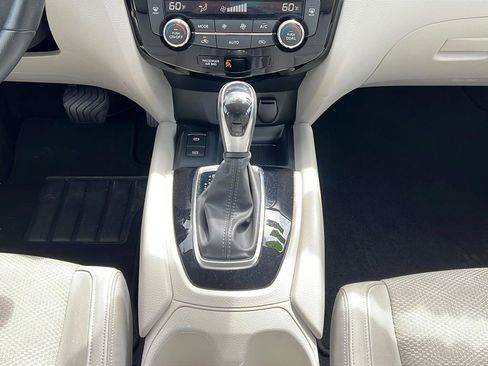 Used 2021 Nissan Rogue Sport SV w/ Technology Package FWD image 18