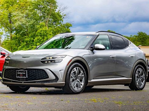 Used 2024 Genesis GV60 RWD image 21