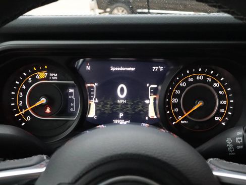 Used 2026 Jeep Wrangler Unlimited Sahara AWD/4WD image 27