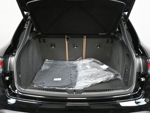 Used 2026 Porsche Macan AWD/4WD image 30