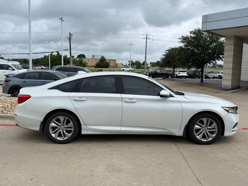 Used 2018 Honda Accord LX image 6