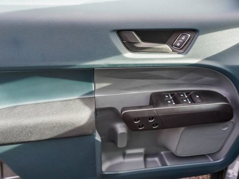 New 2025 Ford Maverick XL image 18