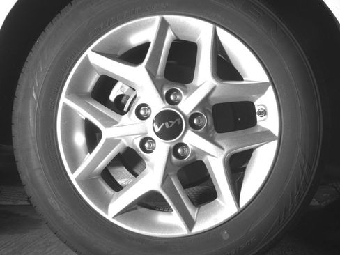 Used 2025 Kia Soul LX w/ LX Technology Package image 15