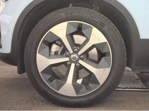 Used 2026 Volvo XC40 B5 Plus AWD/4WD image 8