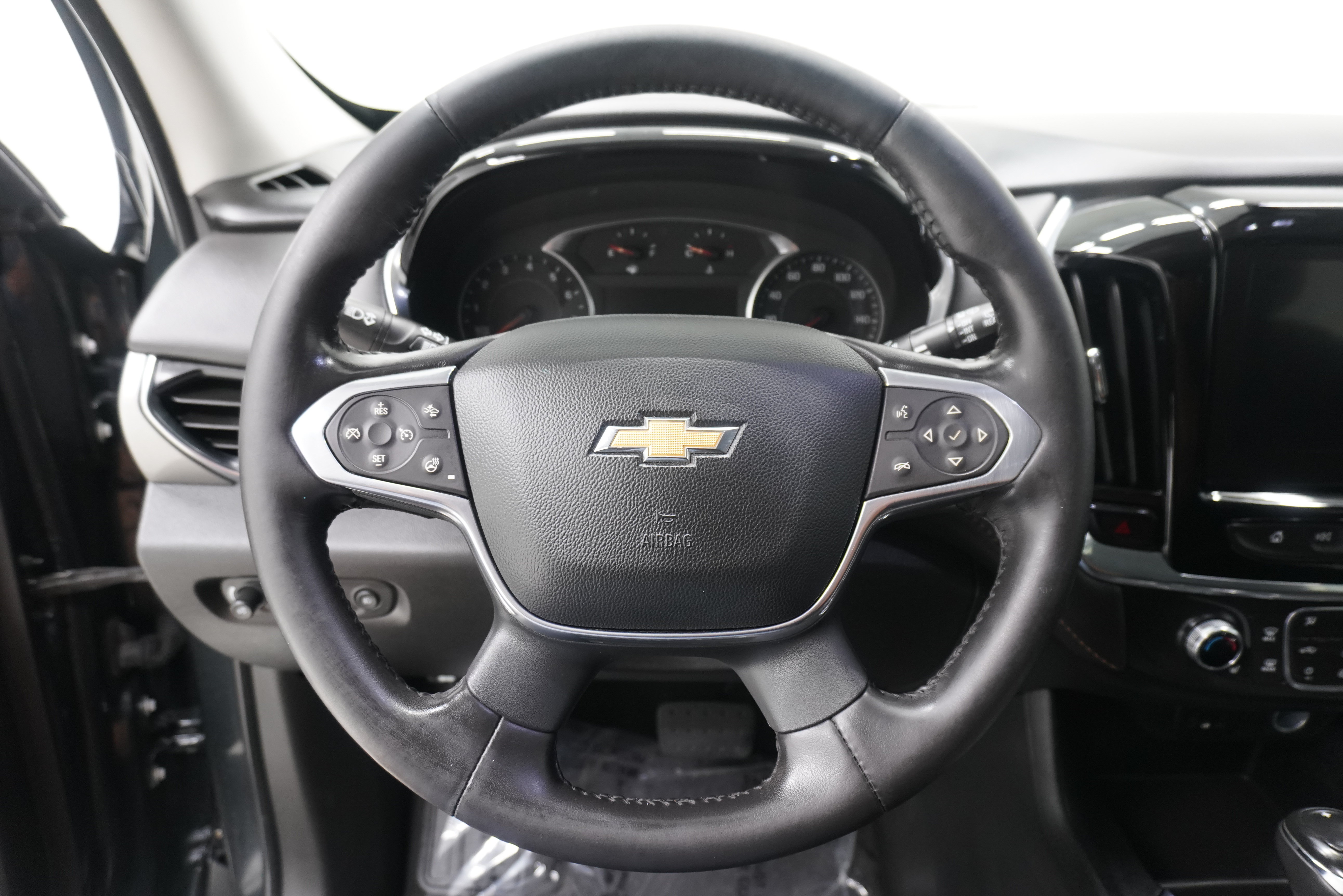 Used 2020 Chevrolet Traverse LT FWD image 17