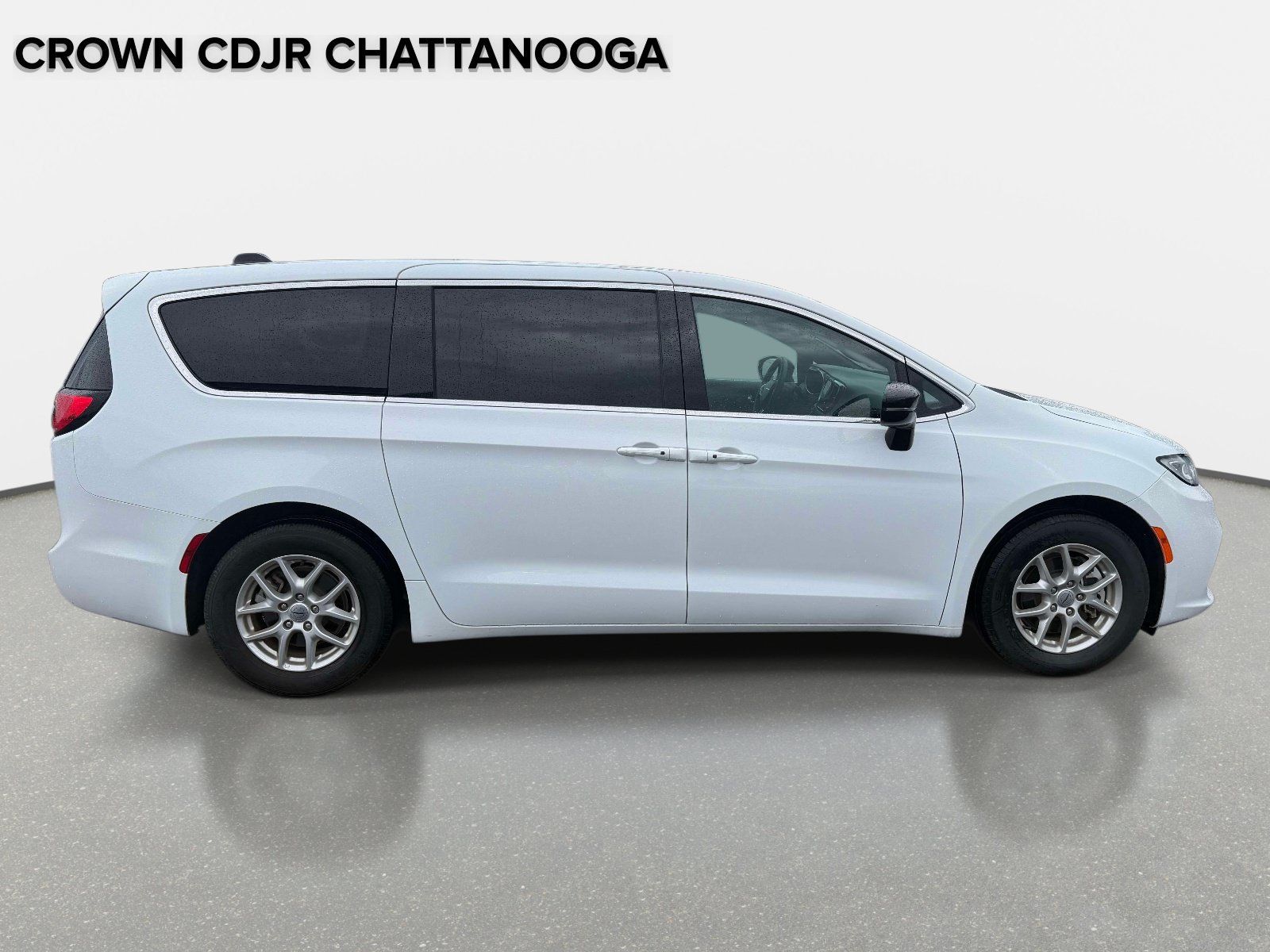 Used 2025 Chrysler Pacifica Select FWD image 5