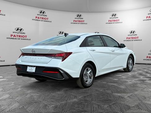 New 2026 Hyundai Elantra SE image 3