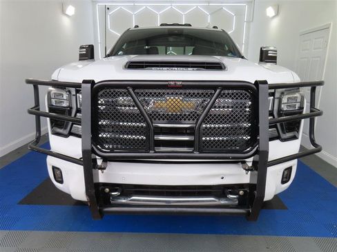 Used 2024 Chevrolet Silverado 2500 High Country w/ Technology Package AWD/4WD image 3