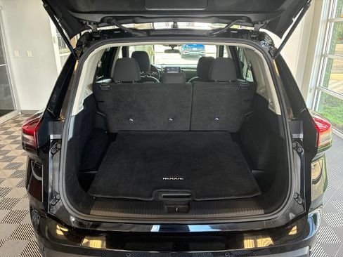 Used 2024 Nissan Rogue S AWD/4WD image 11