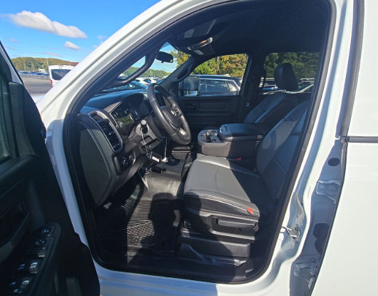 Used 2023 RAM 2500 Tradesman w/ Chrome Appearance Group AWD/4WD image 8