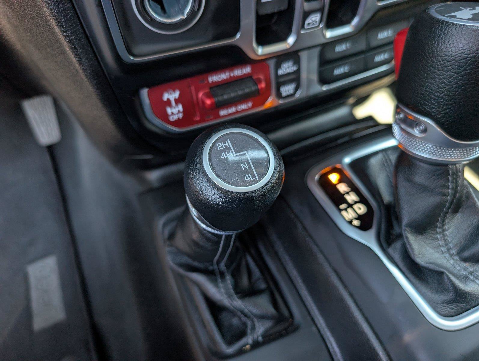 Used 2025 Jeep Wrangler Unlimited Rubicon AWD/4WD image 23