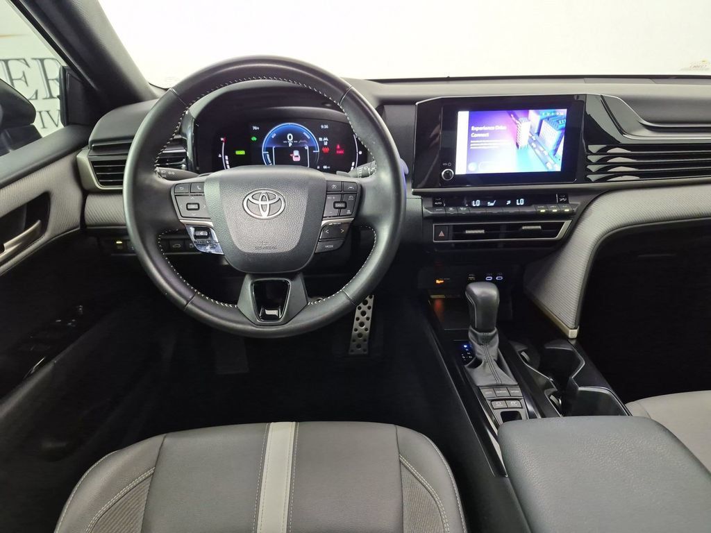 Used 2025 Toyota Camry SE FWD image 31