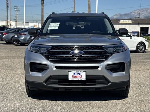 Used 2023 Ford Explorer XLT image 3