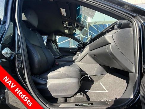 Used 2022 Toyota Venza XLE image 10