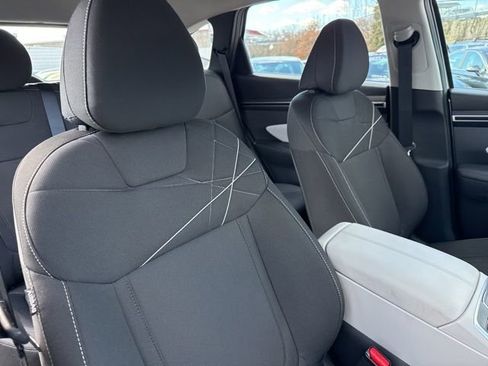 Used 2023 Hyundai Tucson SE image 25