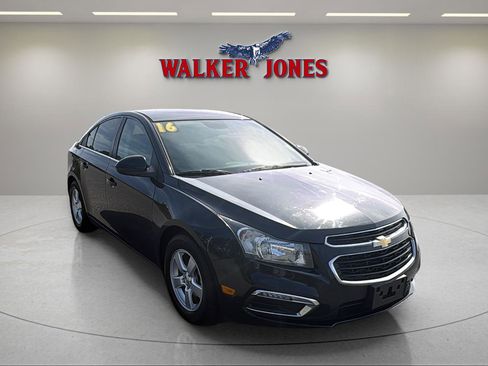 Used 2016 Chevrolet Cruze LT w/ Technology Package image 18