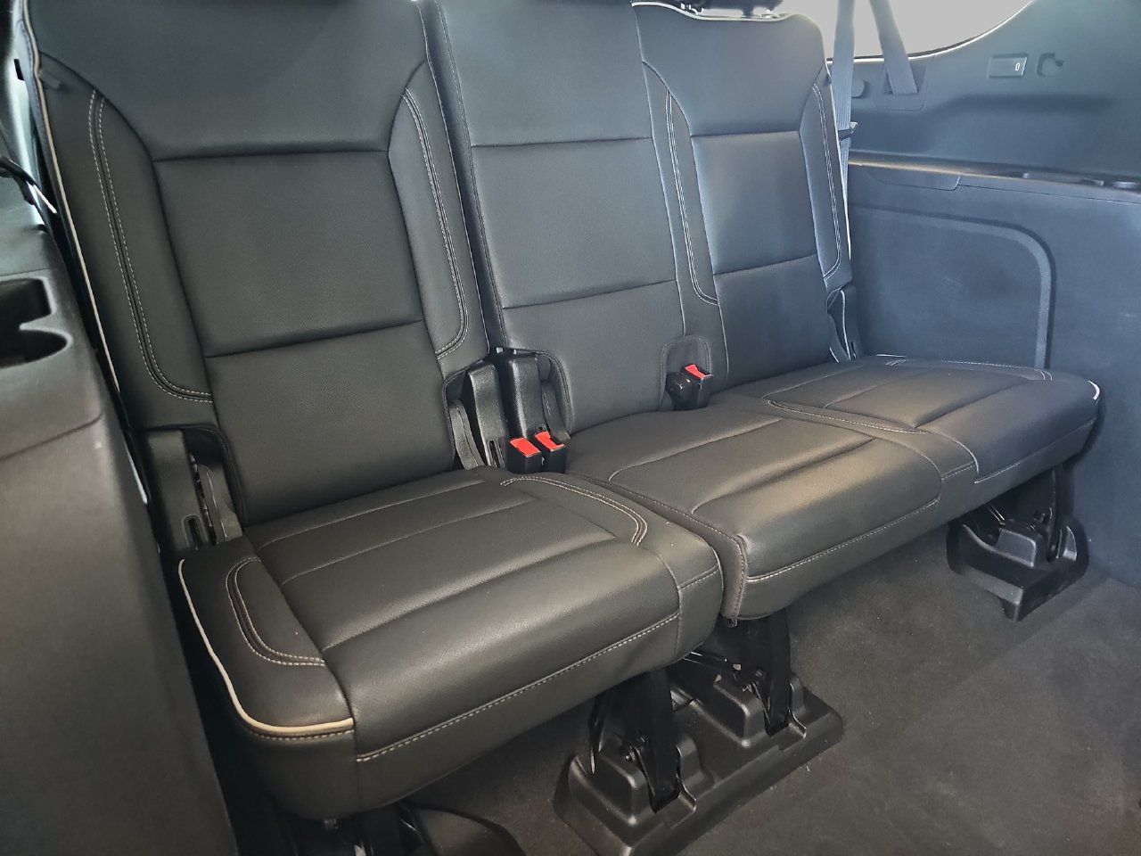 Used 2023 GMC Yukon XL SLT AWD/4WD image 15