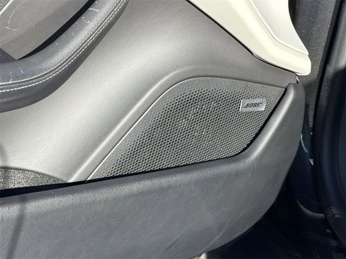 Used 2022 Porsche Taycan 4S image 21