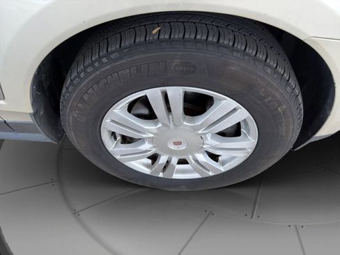 Used 2013 Cadillac SRX Luxury image 25