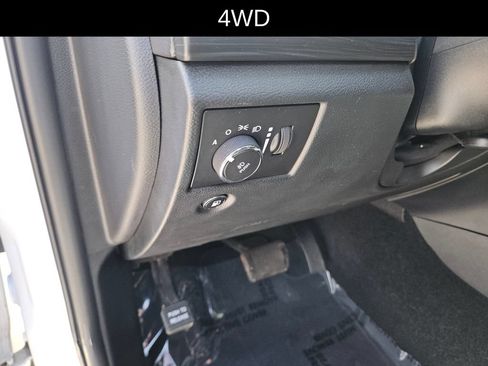 Used 2020 Jeep Grand Cherokee Altitude AWD/4WD image 23