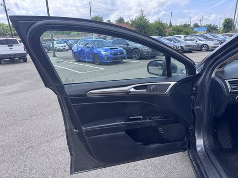 Used 2019 Ford Fusion SEL FWD image 10