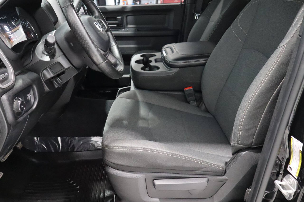 Used 2024 RAM 2500 Tradesman w/ Chrome Appearance Group AWD/4WD image 17