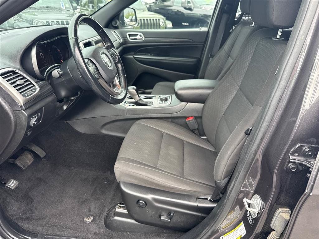 Used 2021 Jeep Grand Cherokee Laredo AWD/4WD image 9