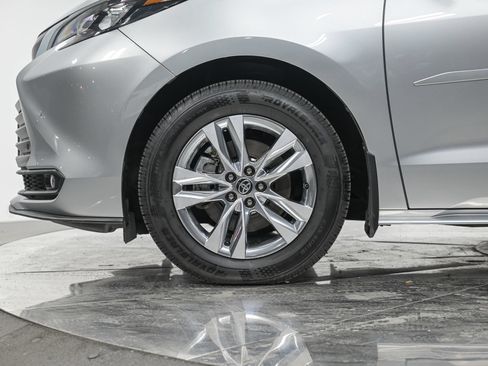 Used 2025 Toyota Sienna XLE w/ XLE Plus Package AWD/4WD image 3